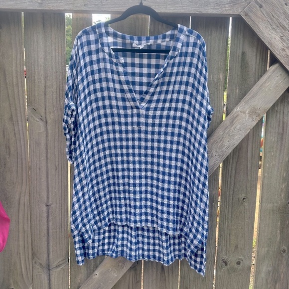 Jane and Delancey Tops - Jane and Delancey Blue and White Checkered Crinkle Knit V Neck Tunic Tank